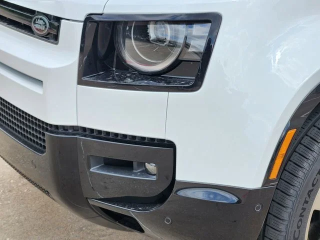 2026 Land Rover Defender 130 - Image 8