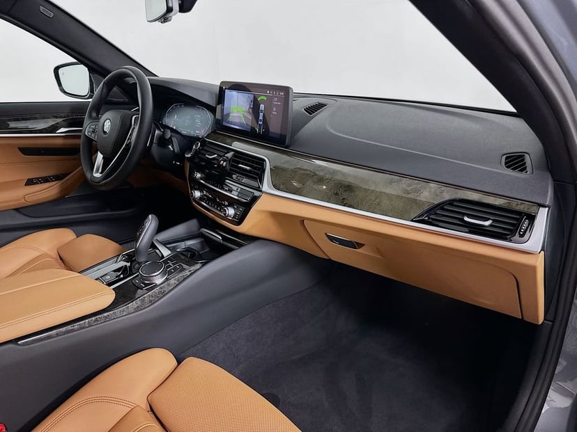 2023 BMW 5 Series - Image 30