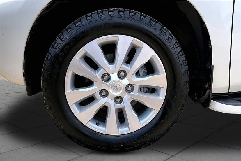 2019 Toyota Sequoia - Image 13