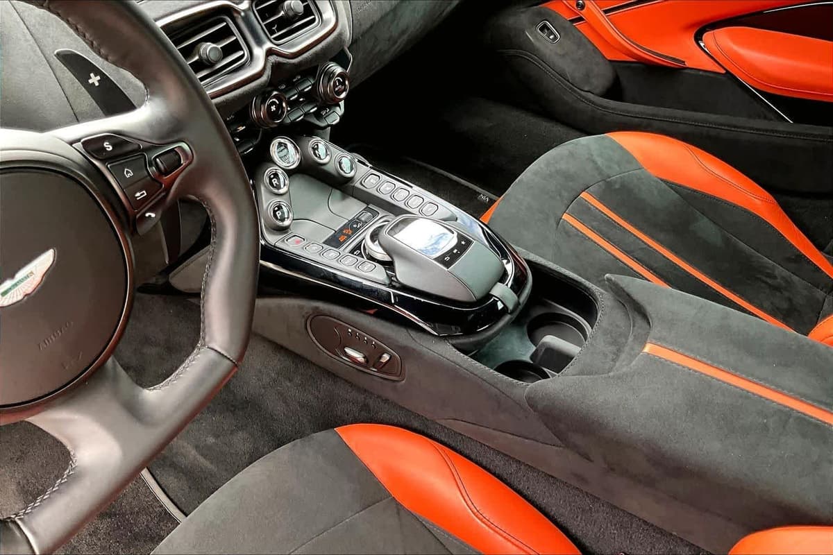 2020 Aston Martin Vantage - Image 17