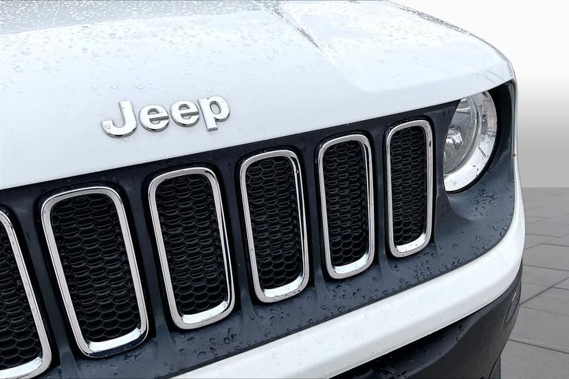 2017 Jeep Renegade - Image 30