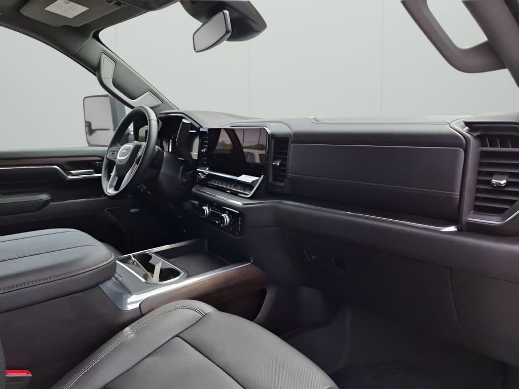 2024 GMC Sierra 2500HD - Image 14