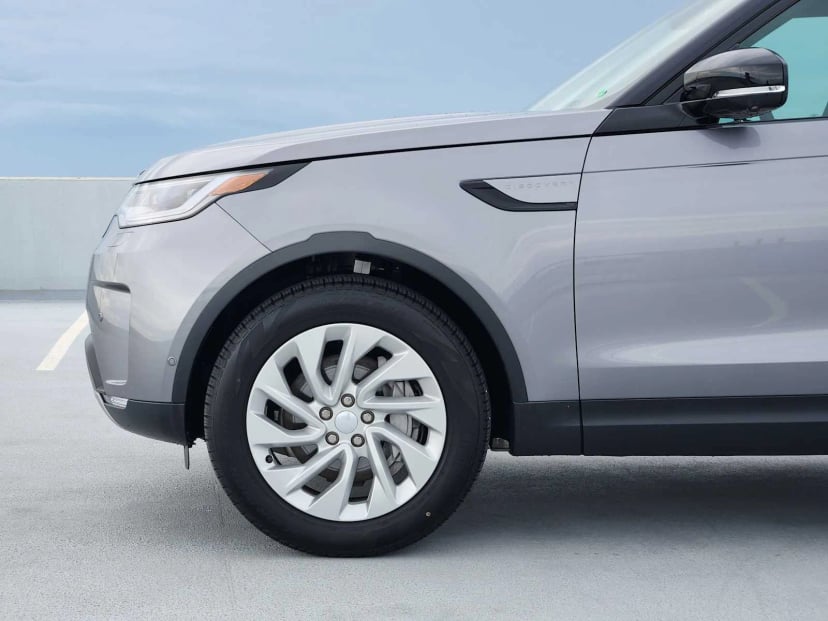 2025 Land Rover Discovery - Image 9