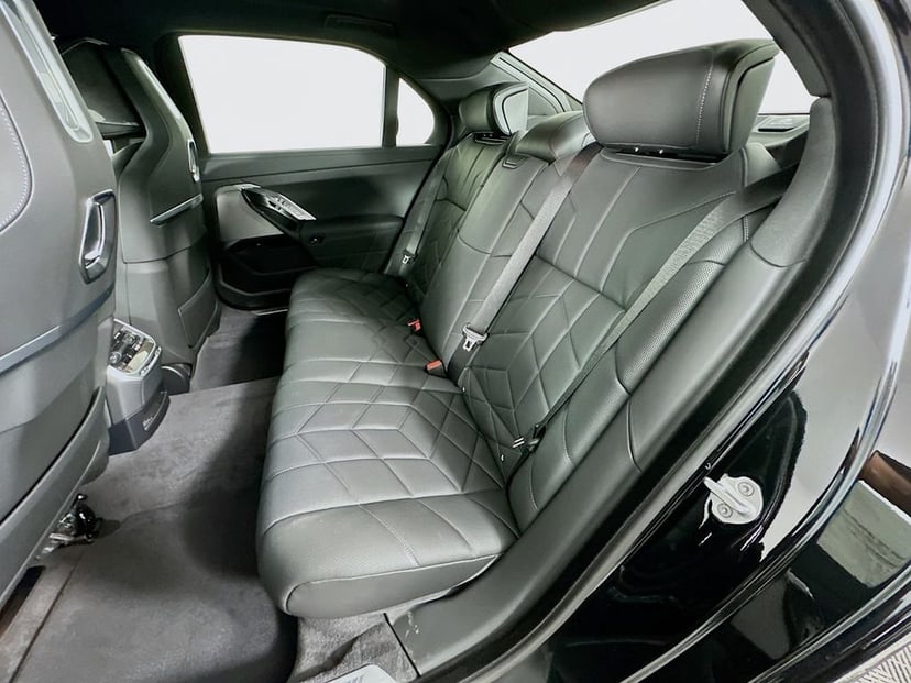 2026 BMW i7 - Image 17