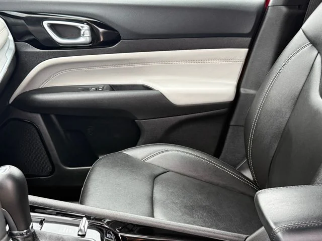2025 Jeep Compass - Image 9