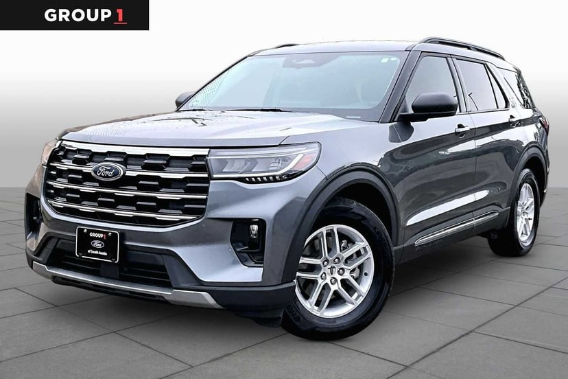 2025 Ford Explorer - Image 2