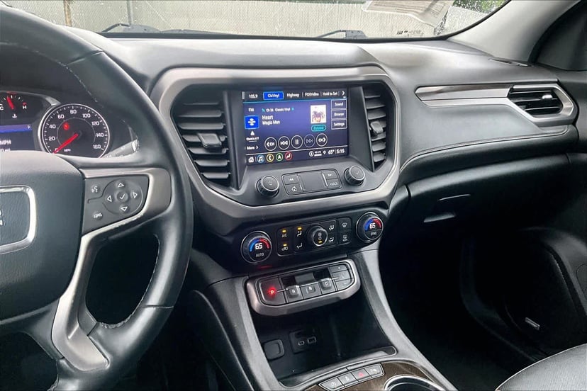 2023 GMC Acadia - Image 7