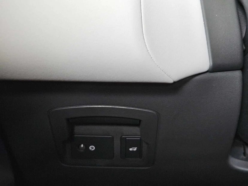 2025 Land Rover Range Rover Velar - Image 21