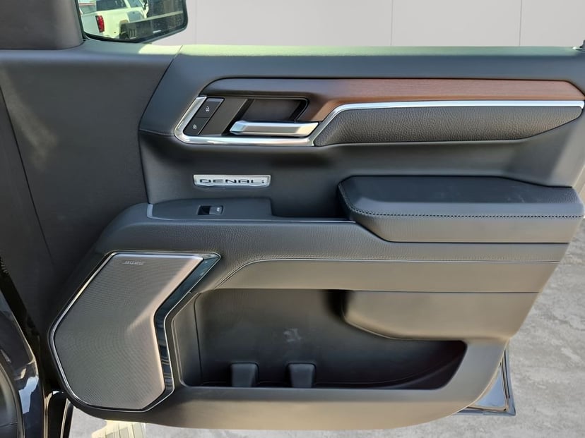 2024 GMC Sierra 1500 - Image 13