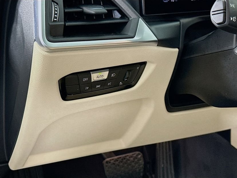 2023 BMW i4 - Image 10