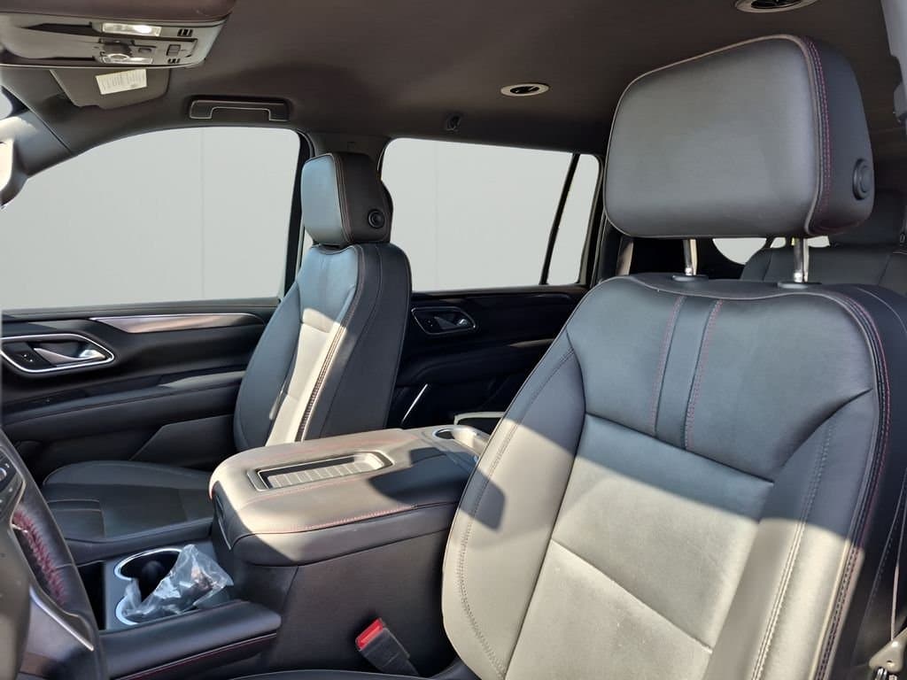 2022 Chevrolet Suburban - Image 31