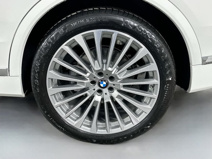 2026 BMW X7 - Image 23