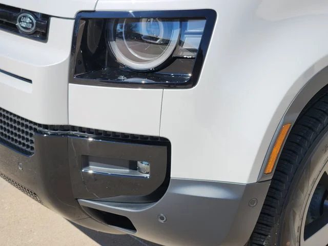 2026 Land Rover Defender 110 - Image 5
