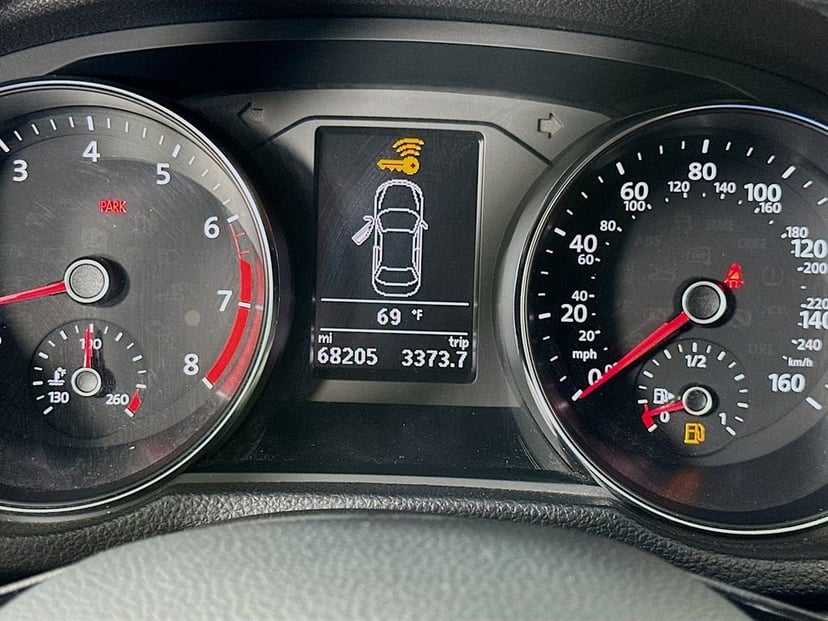 2017 Volkswagen Passat - Image 12