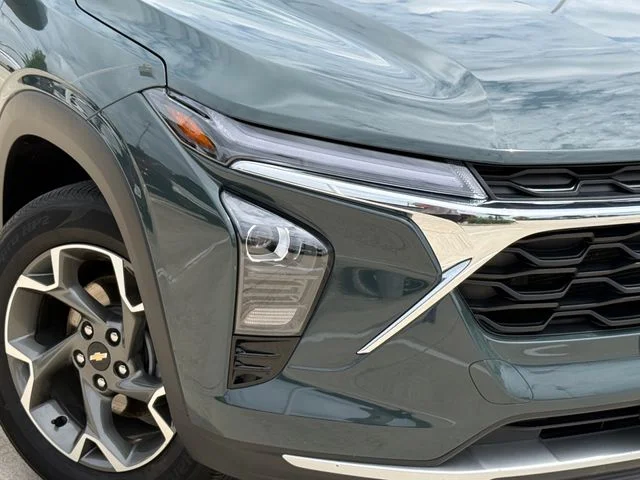 2025 Chevrolet Trax - Image 3