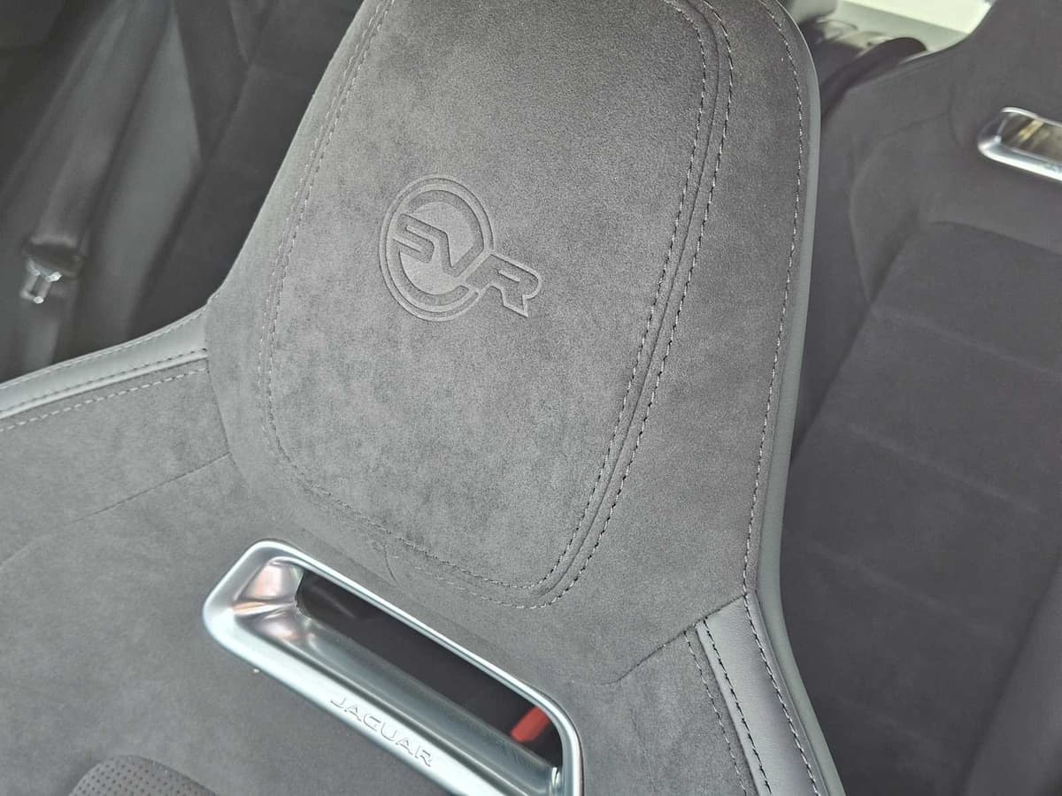 2023 Jaguar F-PACE - Image 12