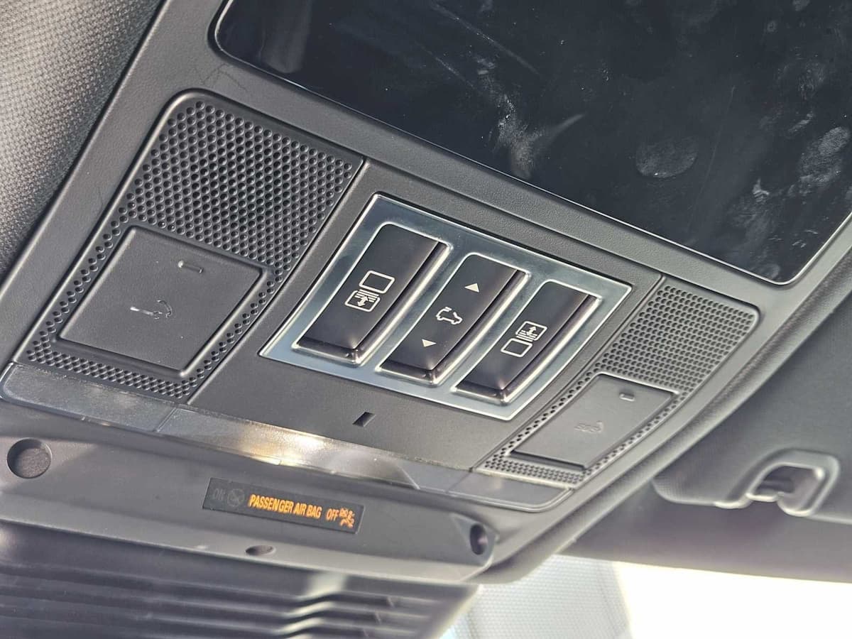 2025 Land Rover Discovery - Image 19