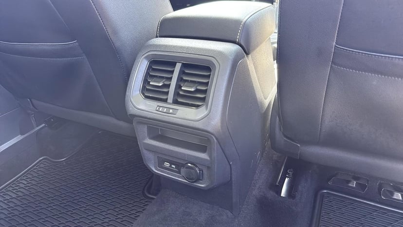 2021 Volkswagen Tiguan - Image 28