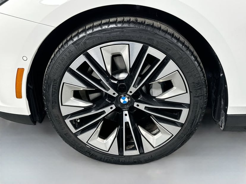 2025 BMW 5 Series - Image 32