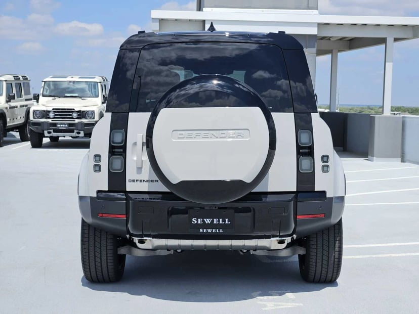 2026 LAND ROVER Defender 110 - Image 6