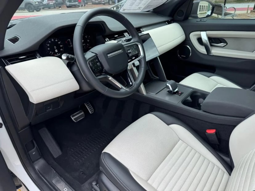 2025 Land Rover Discovery Sport - Image 12