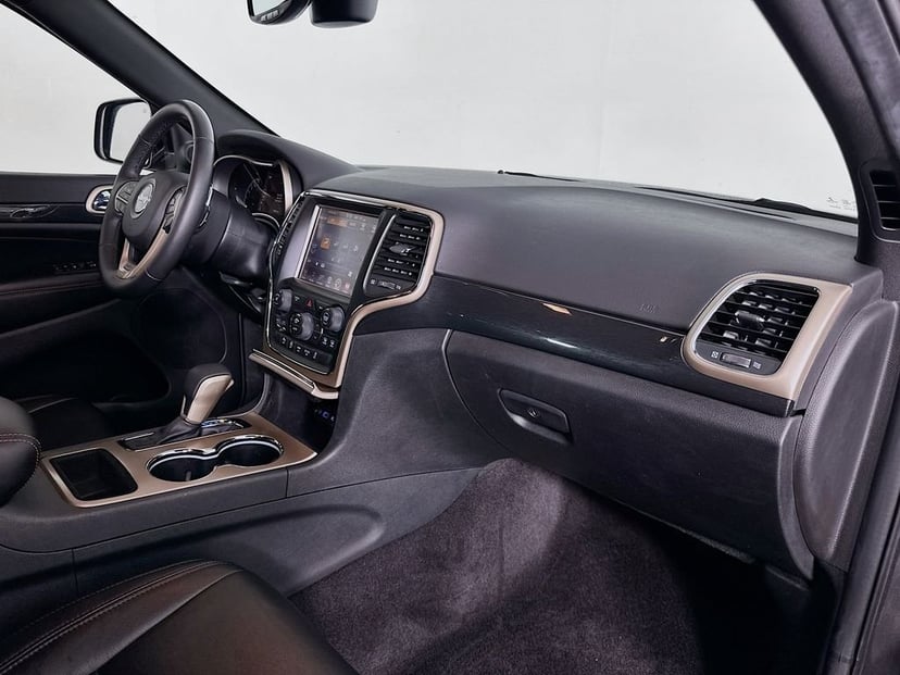2017 Jeep Grand Cherokee - Image 29