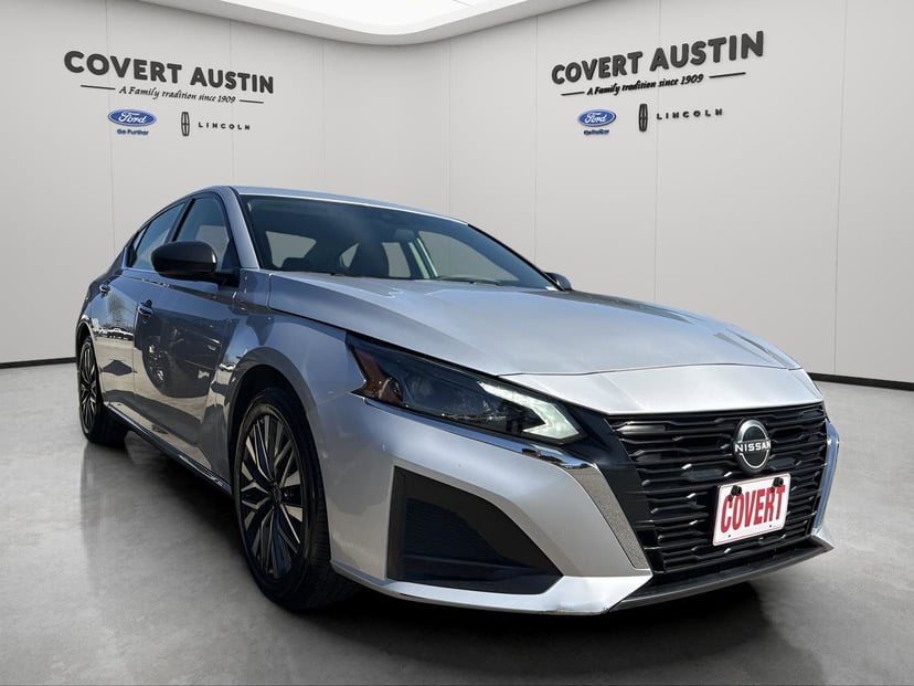 2024 Nissan Altima - Image 7