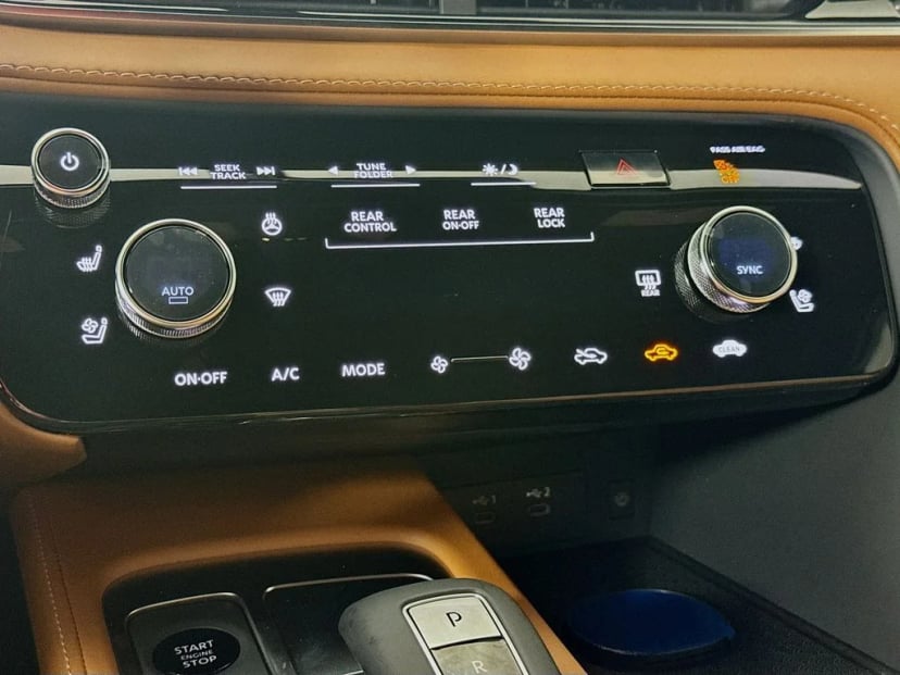 2027 INFINITI QX60 - Image 18