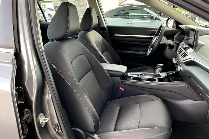 2023 Nissan Altima - Image 9