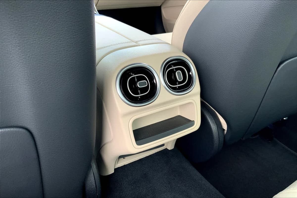 2023 Mercedes-Benz C 300 - Image 29