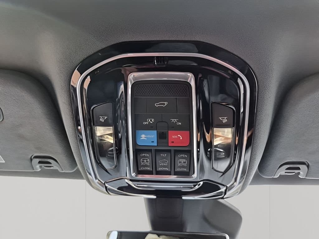 2022 Jeep Grand Wagoneer - Image 43