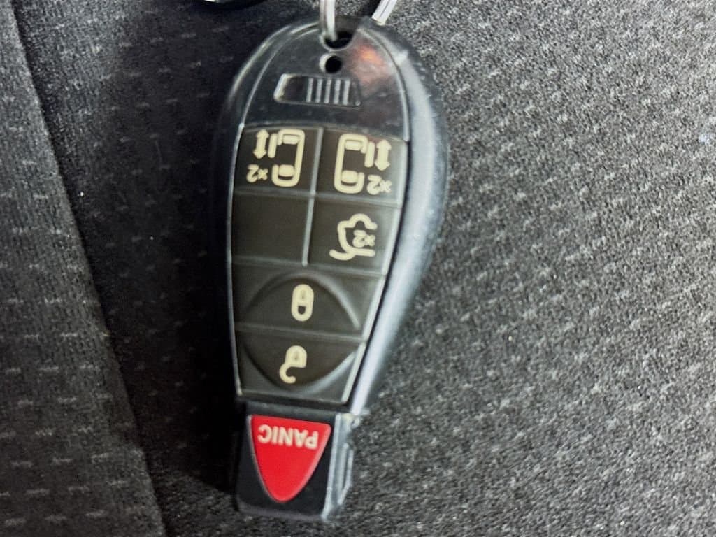 2012 DODGE Grand - Image 34