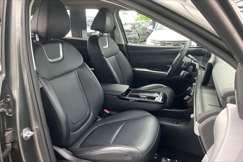 2025 Hyundai Tucson Hybrid - Image 9