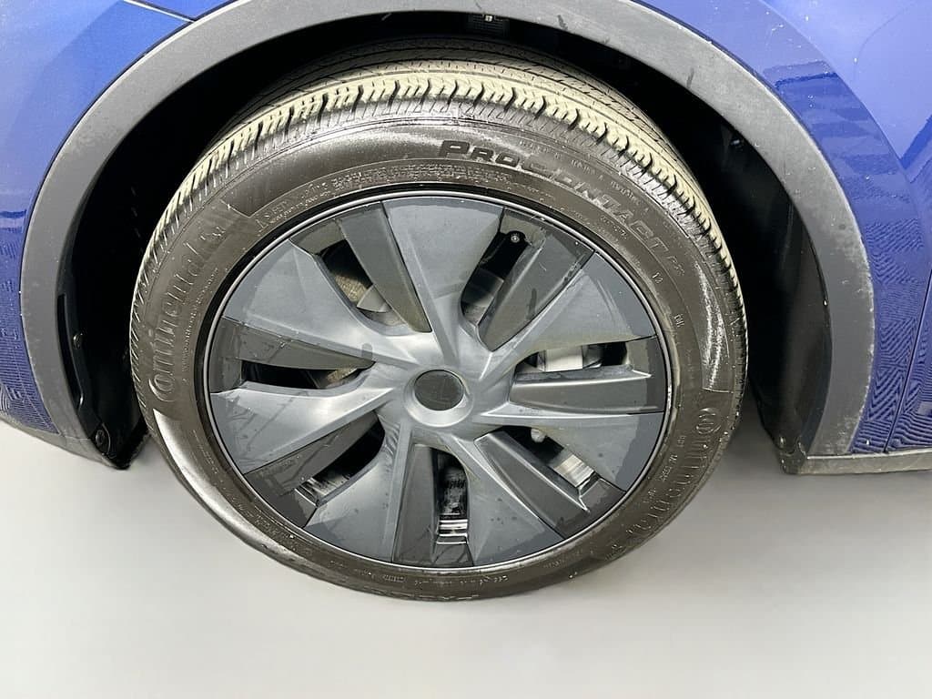 2025 Tesla Model Y - Image 31