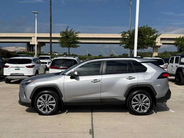 2022 Toyota RAV4 - Image 7
