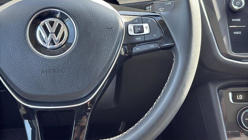 2021 Volkswagen Tiguan - Image 16