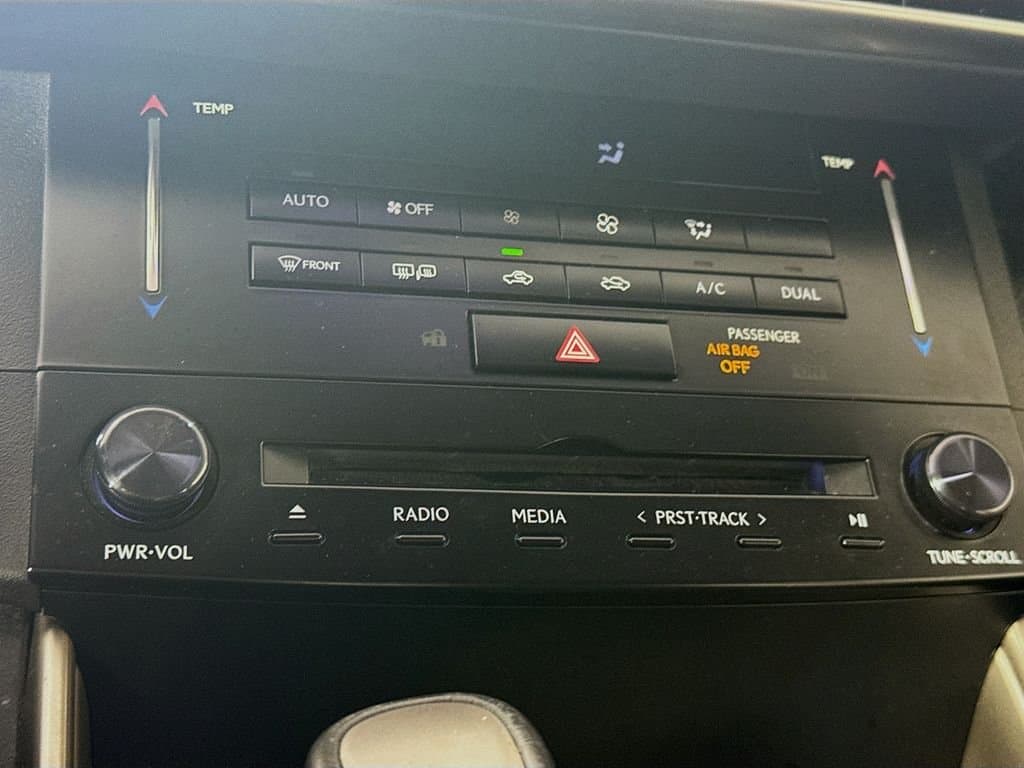 2014 LEXUS IS - Image 19