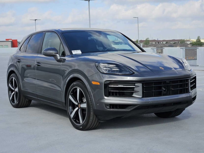 2025 Porsche Cayenne - Image 3