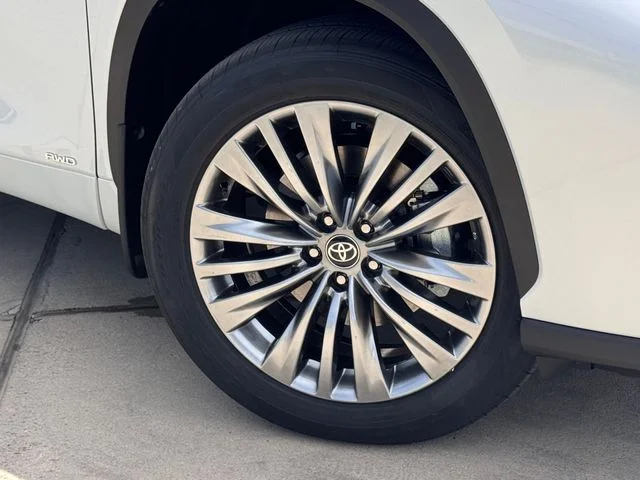 2026 Toyota Highlander Hybrid - Image 2