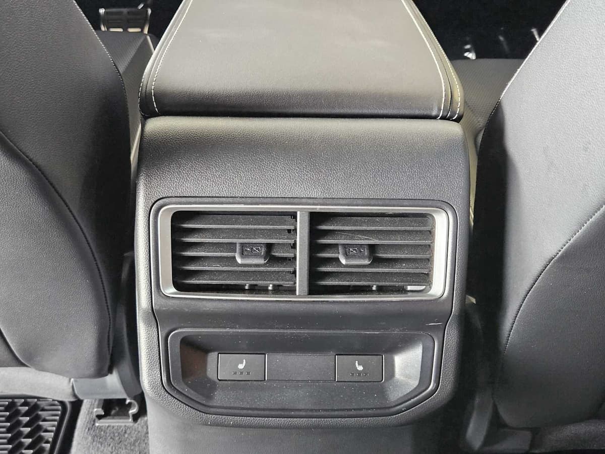 2024 Volkswagen Atlas Cross Sport - Image 25