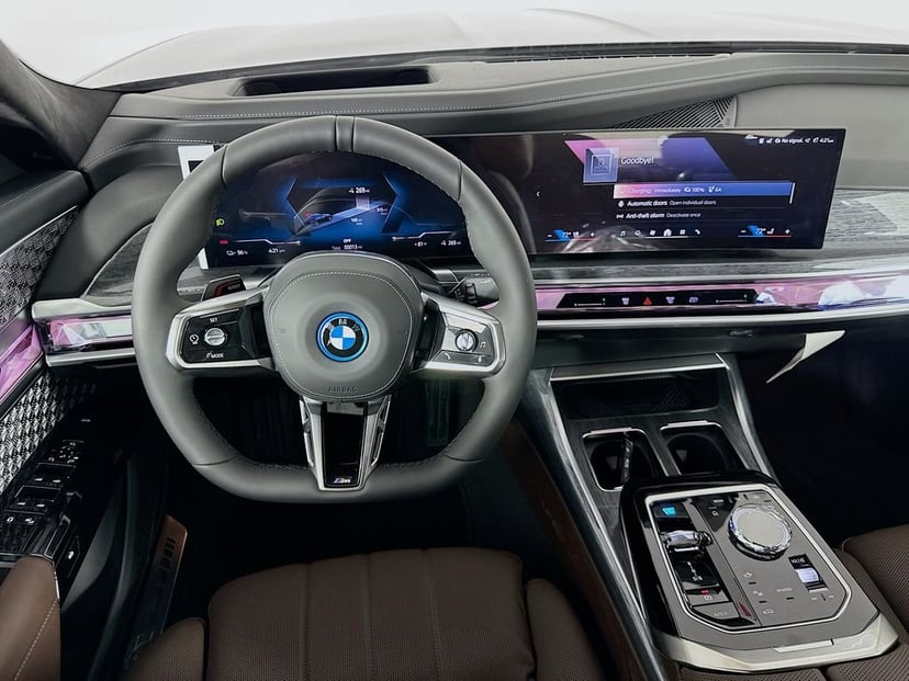 2025 BMW i7 - Image 19