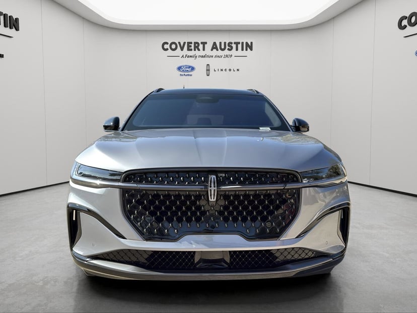 2024 Lincoln Nautilus - Image 8