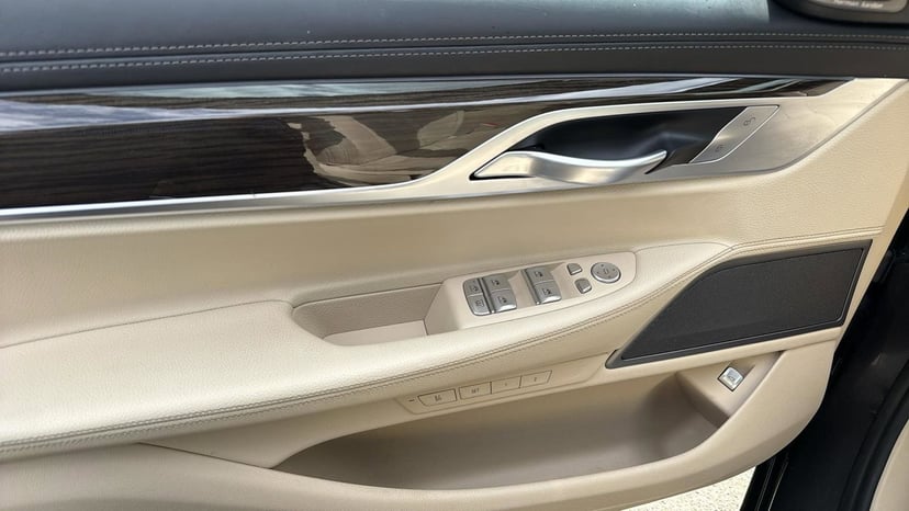 2019 BMW 7 Series - Image 12