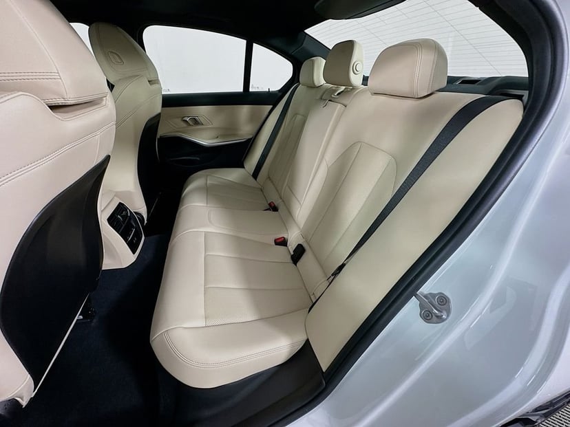 2025 BMW 3 Series - Image 24