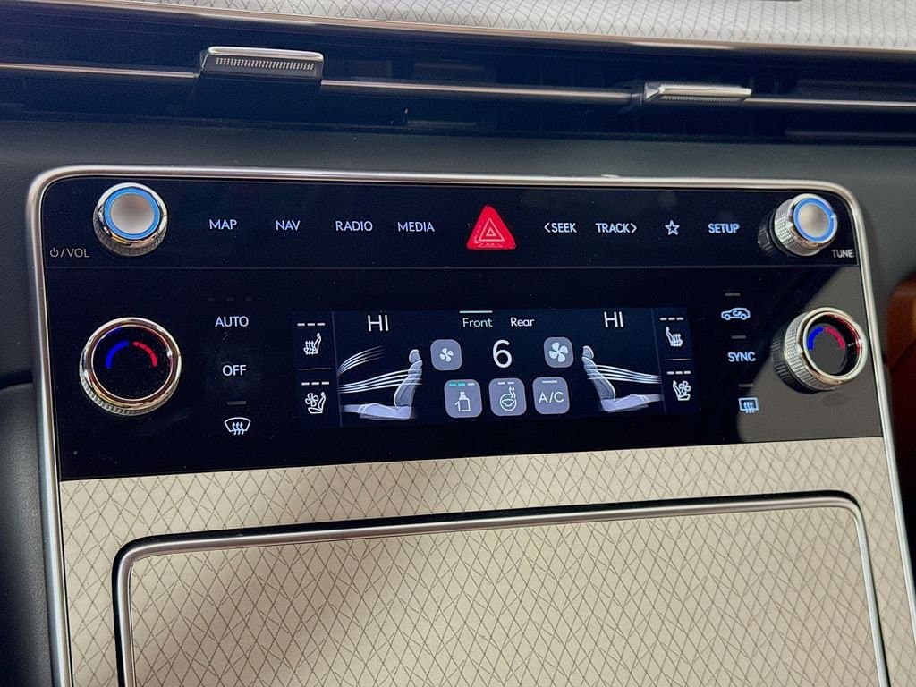 2025 GENESIS GV80 - Image 19