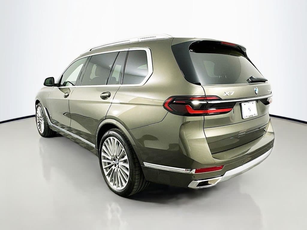 2025 BMW X7 - Image 7