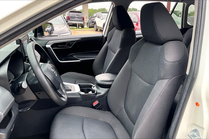 2021 Toyota RAV4 - Image 8