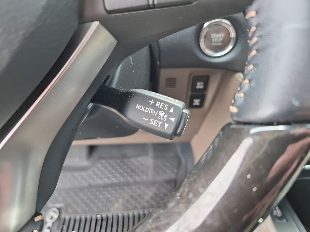 2022 Lexus GX - Image 35