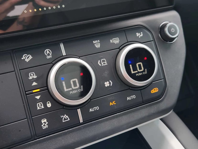 2026 LAND ROVER Defender 110 - Image 18