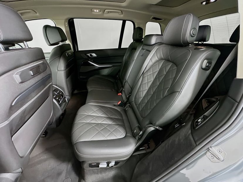 2024 BMW X7 - Image 25